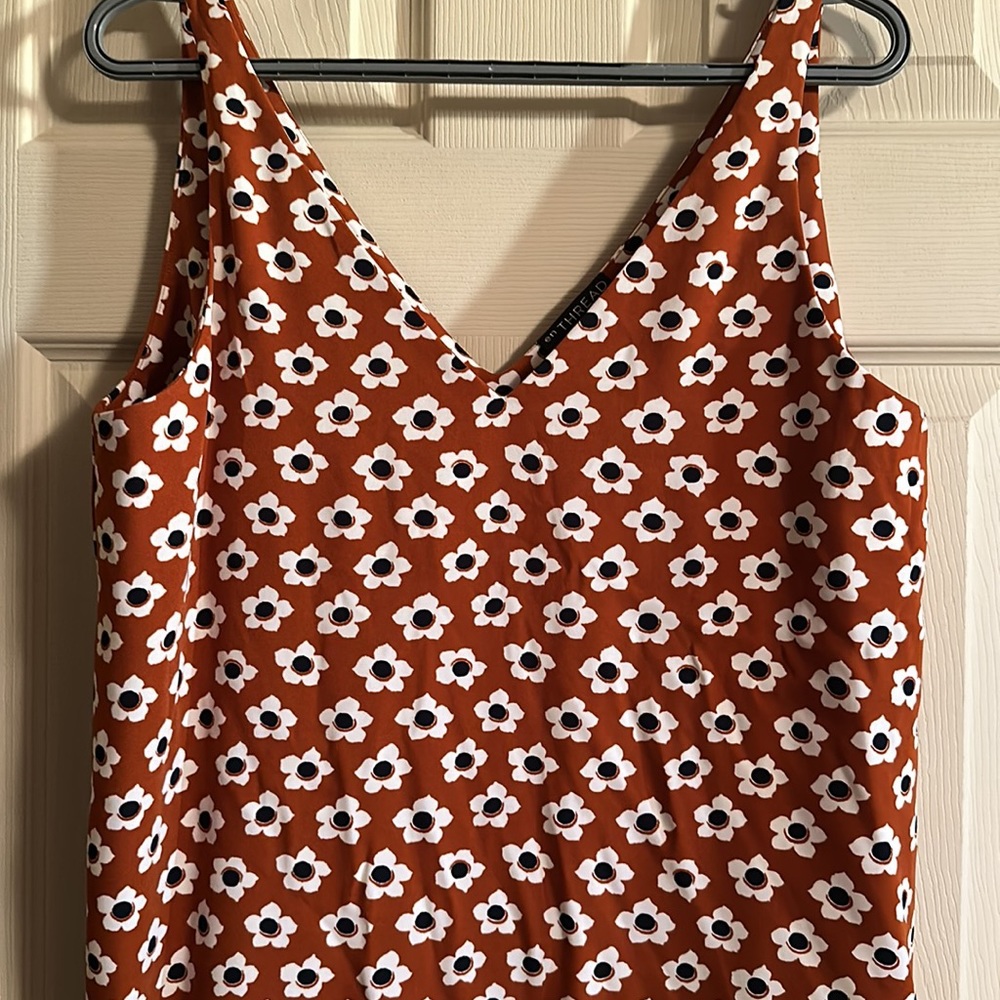En Thread Dress - Picture 2 of 5